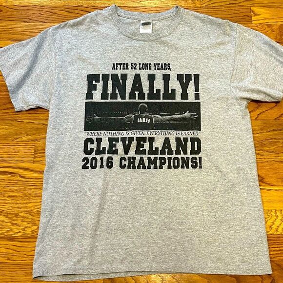 Cleveland Cavs/LeBron James T-shirt - Picture 1 of 4